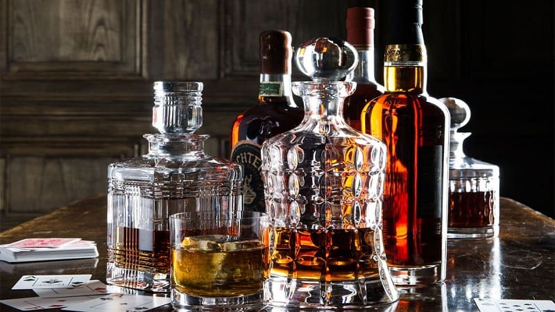 RƯỢU TRONG BAR GIÁ CAO KHÔNG? NÊN UỐNG LOẠI NÀO LÀ NGON 3 rượu trong bar giá cao không